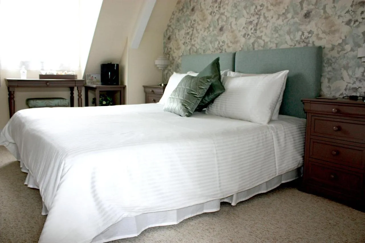 Les Camelias Bed & Breakfast Binic France